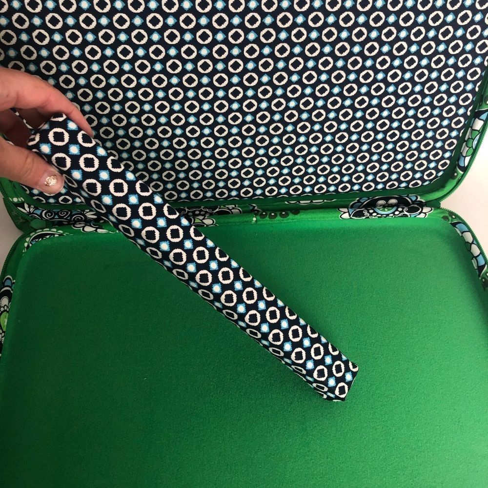 Vera Bradley Green Cupcake print laptop case - Picture 8 of 10